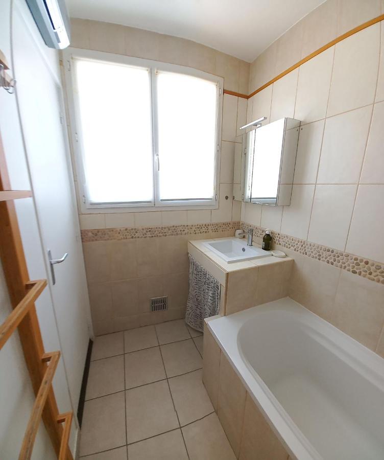 60 m2 , 2 chambres, très calme, plage et commerces à 3 minutes à pied, WIFI fibre optique et parking gratuit La Seyne-sur-Mer Esterno foto