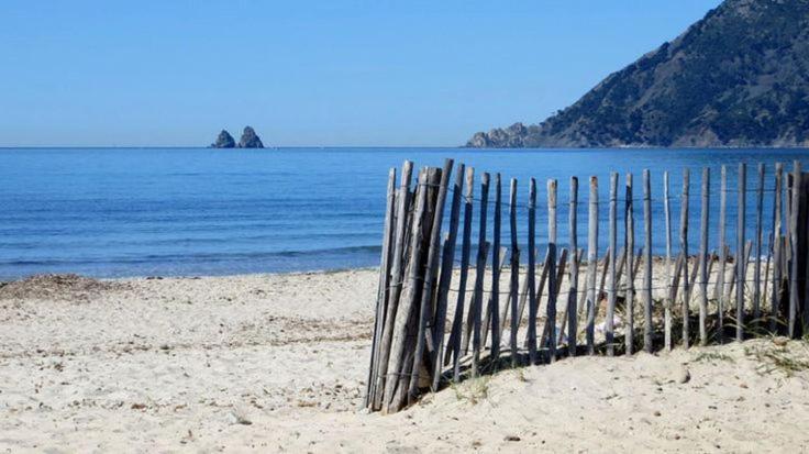 60 m2 , 2 chambres, très calme, plage et commerces à 3 minutes à pied, WIFI fibre optique et parking gratuit La Seyne-sur-Mer Esterno foto
